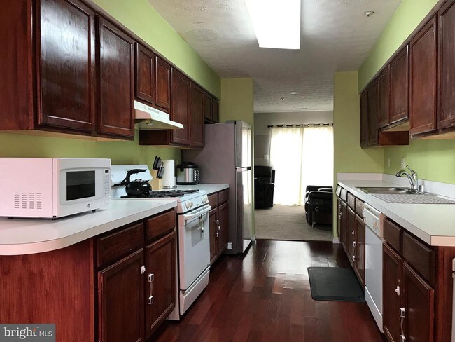 Foto del edificio - 6081 64th Ave