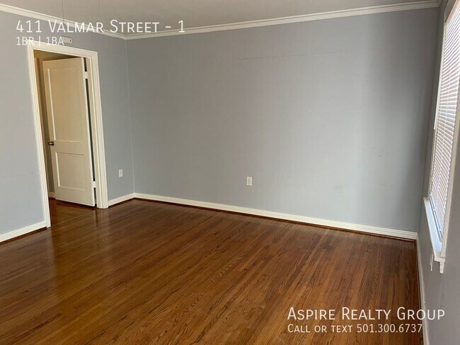 Foto del edificio - Newly Remodeled 1 bedroom duplex apartment...
