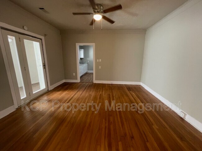 Building Photo - 2204 S Greenwood Ave