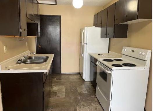 Building Photo - 3 bed 1.5 bath - Large unit - closer to Olds College