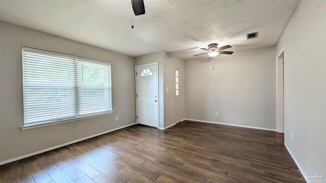 Foto del edificio - 9648 Hollowbrook Dr