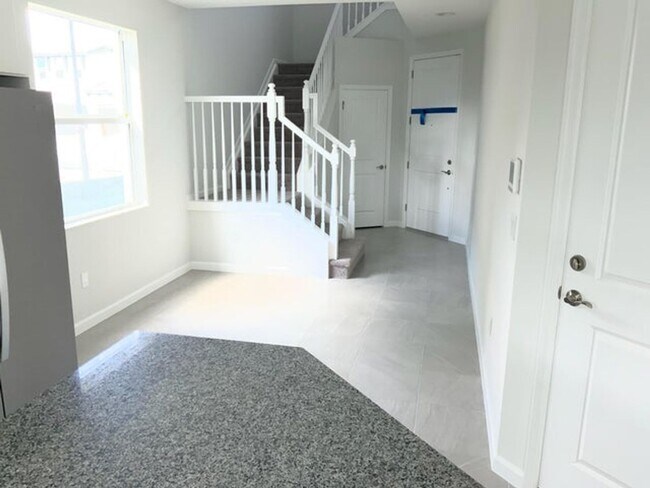 Building Photo - 16340 Oakview Dr
