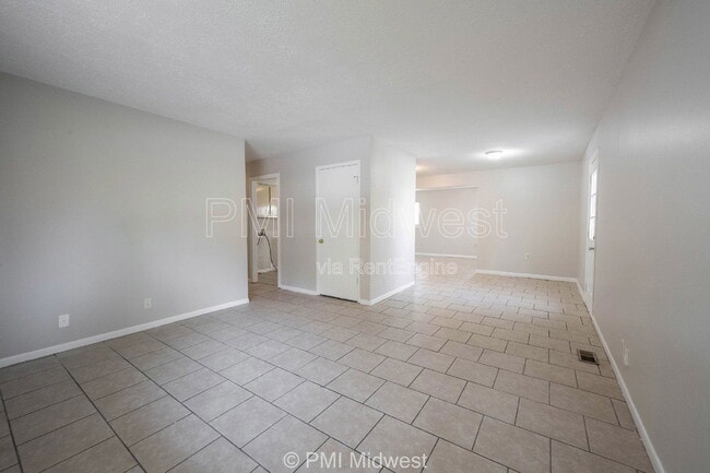 Building Photo - 3202 Wellington Ave