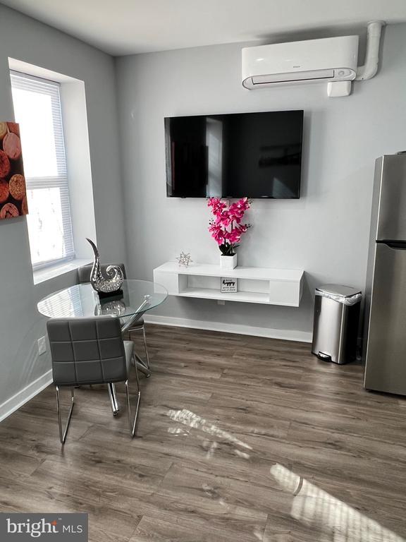 Foto del edificio - 4087 Lancaster Ave