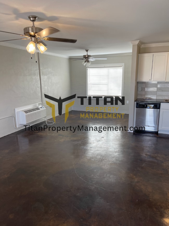 Building Photo - Updated Studio Apartment