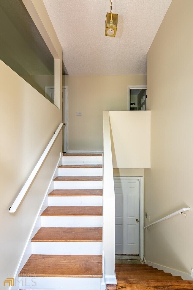 Building Photo - 50 Indian Springs Dr NE