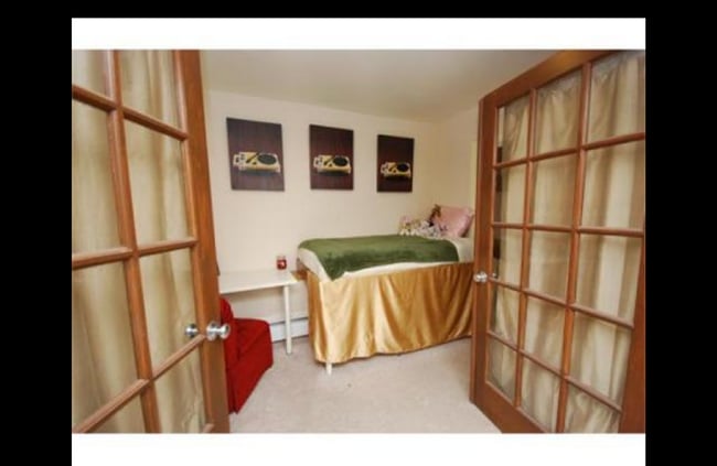 Building Photo - 28 Symphony Rd