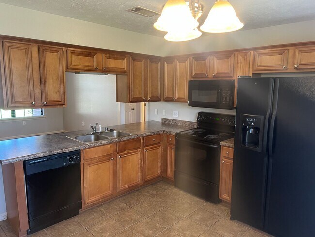 Foto del edificio - 3 Bed 2 Bath Home