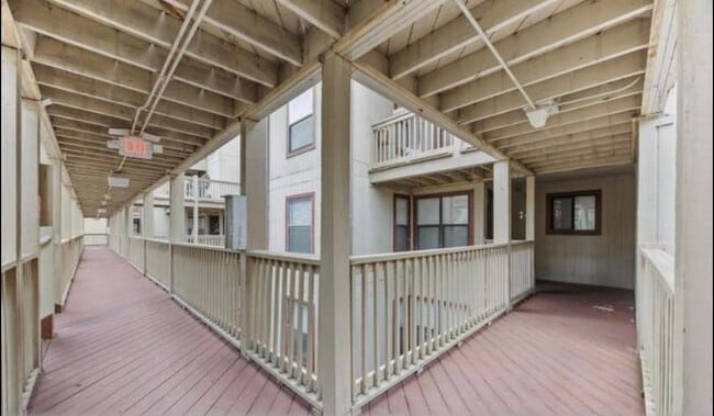 Building Photo - 501 Maison Dr