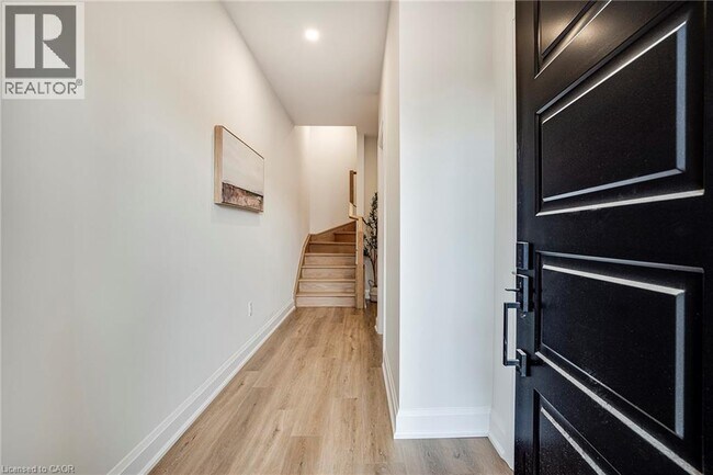 Building Photo - 292 Vine St