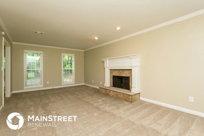 Building Photo - 320 Sumter Dr NE