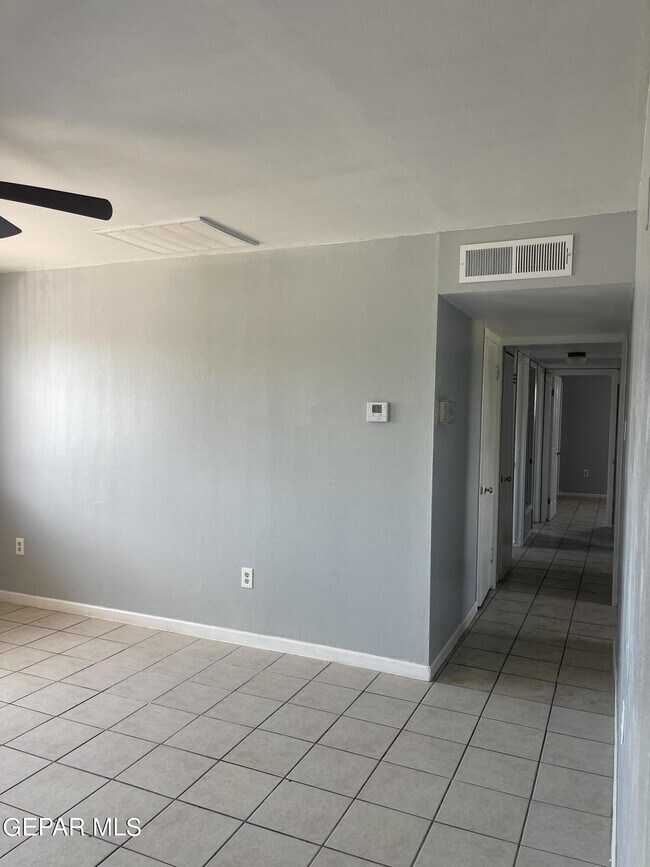 Foto del edificio - 9529 Montwood Dr