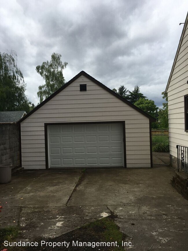 Building Photo - 3 br, 2 bath House - 6825 NE Prescott St