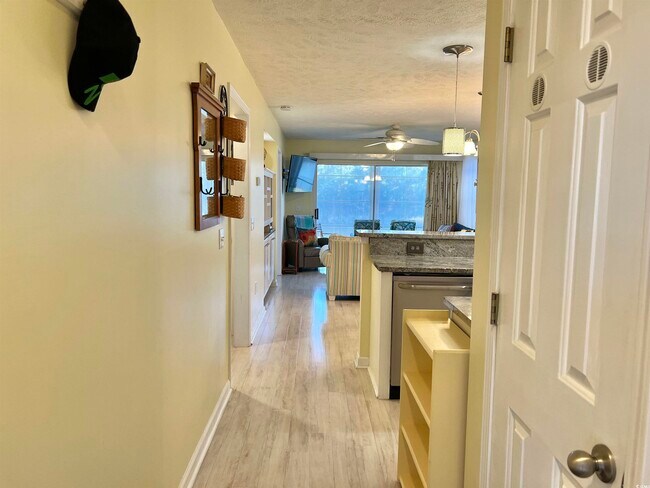 Foto del edificio - 628 Waterway Village Blvd