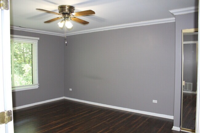 Foto del edificio - 356 Bloomfield Ln