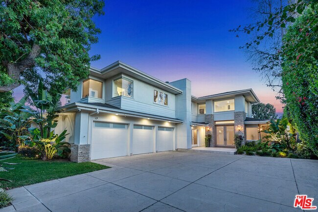 Foto del edificio - 10424 Valley Spring Ln