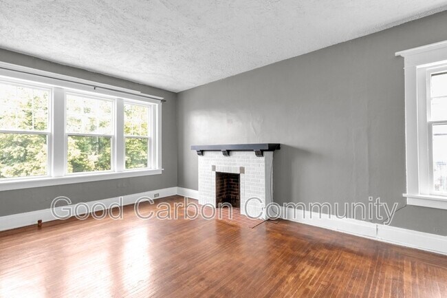 Building Photo - 81 Saranac Ave