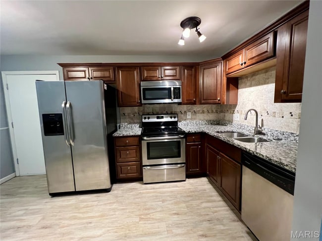 Building Photo - 6990 Colonial Woods Dr