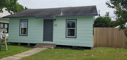Building Photo - 309 Dallas Ave