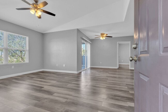 Building Photo - Gated 2 Bedroom Condo + 1 Car Garage l  Su...