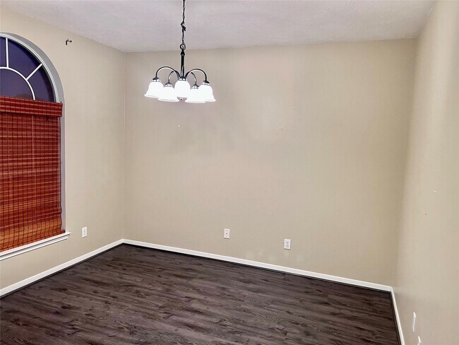 Foto del edificio - 5301 Carefree Dr