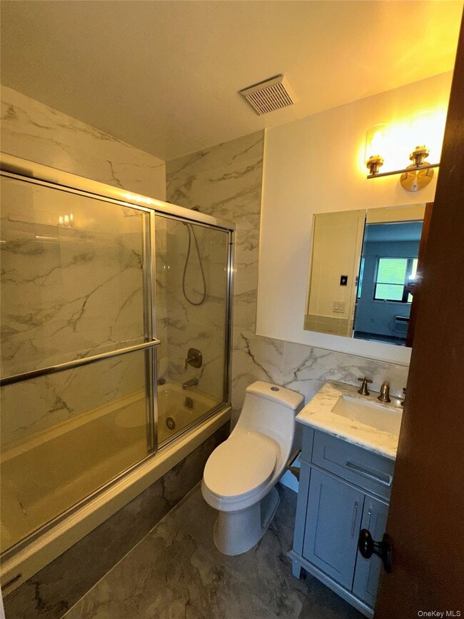 Building Photo - 83 Manorhaven Blvd