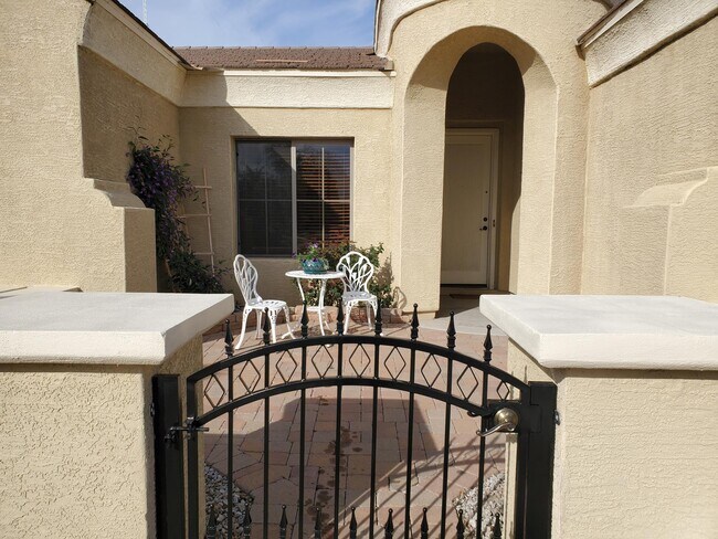 Foto del edificio - 6528 N 28th Glen