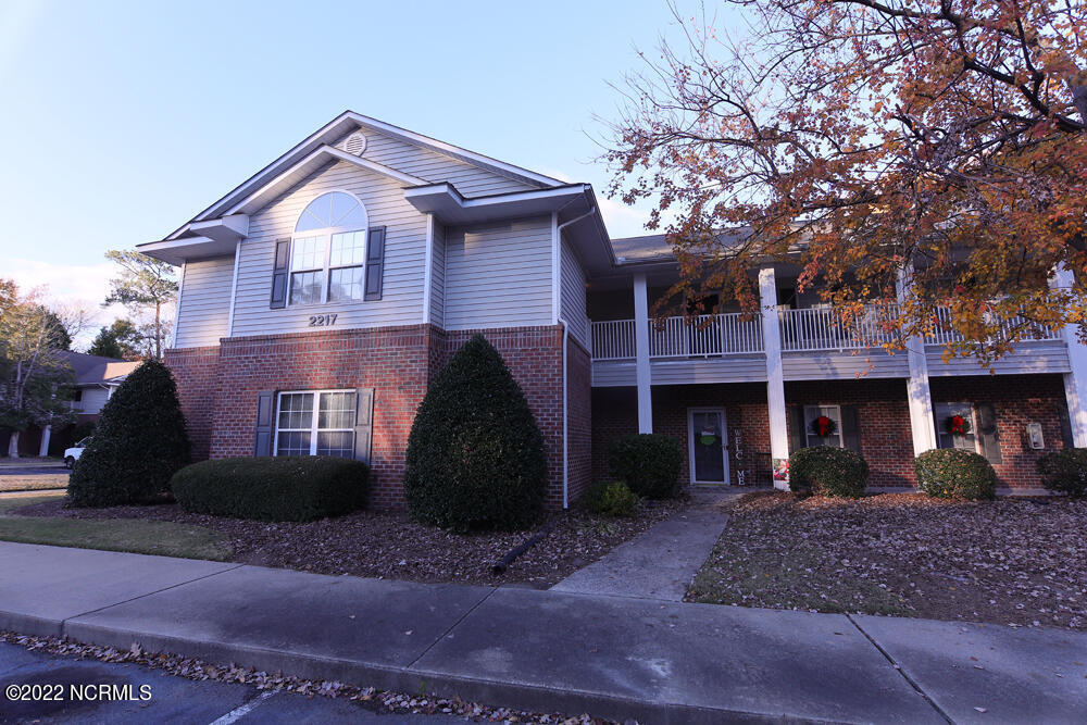 2217 Locksley Woods Dr Unit E, Greenville, NC 27858 Condo for Rent in