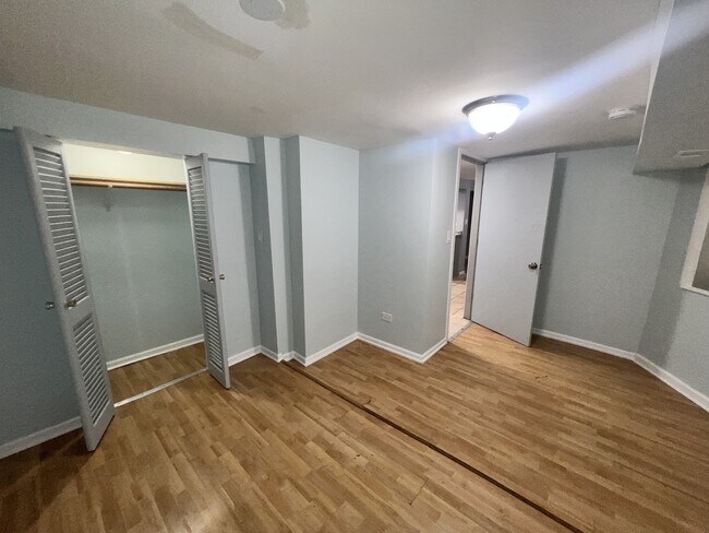 Foto del edificio - 2701 E 75th Pl