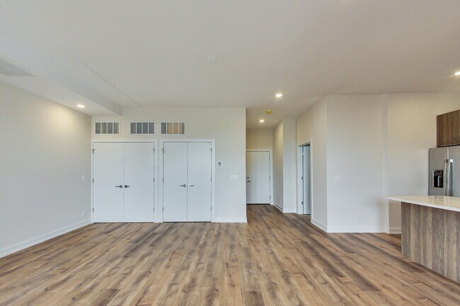 Building Photo - 2827 N Clybourn Ave