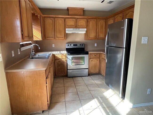 Building Photo - 9 La Mancha Dr