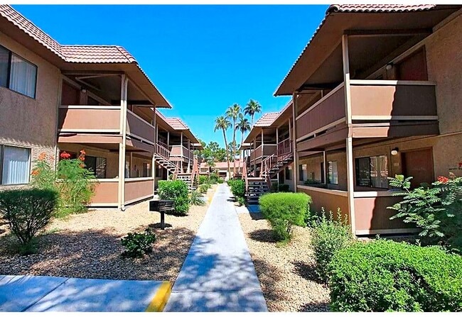 Building Photo - Reno Villas