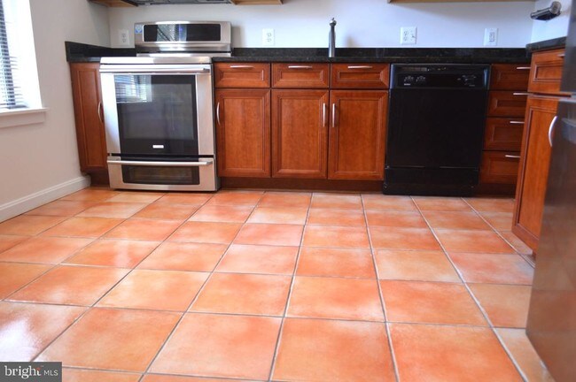 Foto del edificio - 24 Dudley Ct