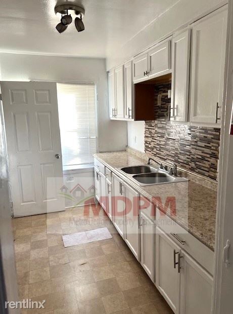 Building Photo - 3 br, 1 bath House - 15686 Saratoga St