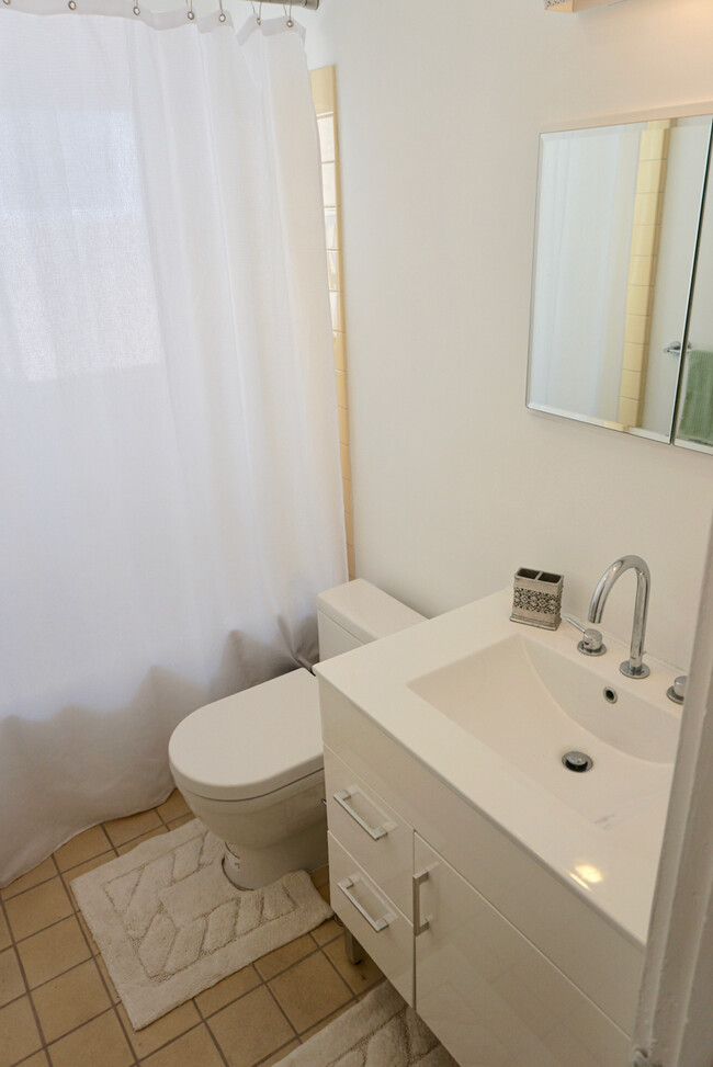 Apartamento 5: 1 habitación/1 baño - 11722 Darlington Ave