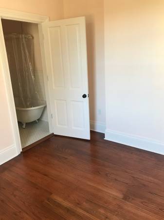 Cute historic renovation with central air! - 1524 Dumaine St