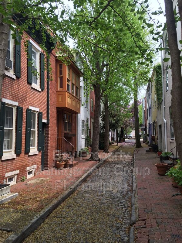 Building Photo - 2424 Panama St