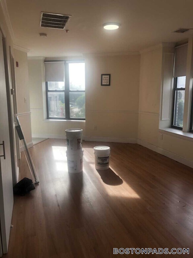 Building Photo - 1126 Boylston St