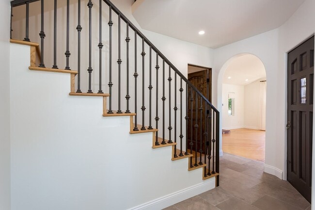 Foto del edificio - Restored 1928 Spanish in the Heart of Kensington