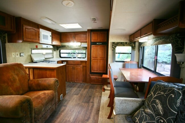 Building Photo - 1Br 1Ba Trailer in Eucalyptus Hills