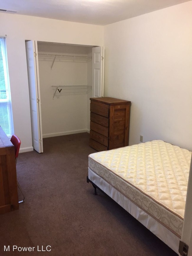 Foto del edificio - 1468 Devon Ln