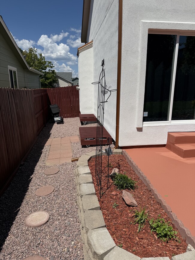 Building Photo - 6645 Greylock Dr