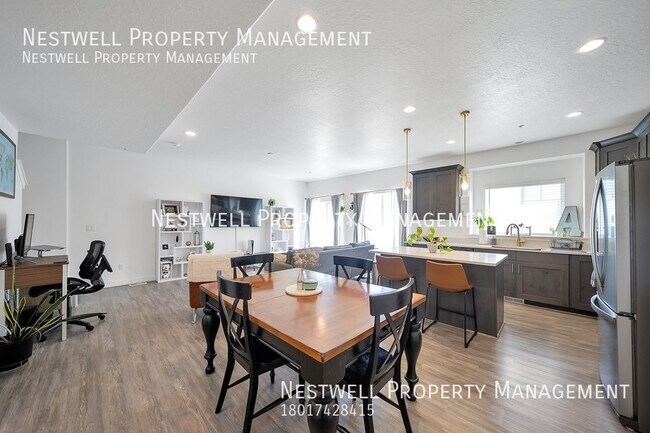 Building Photo - Charming 3-bed Townhome in Riverton