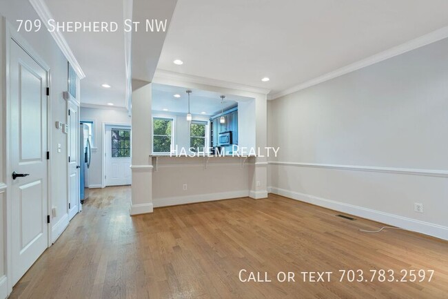 Foto del edificio - Spacious 4 Bedroom House in Washington, DC!