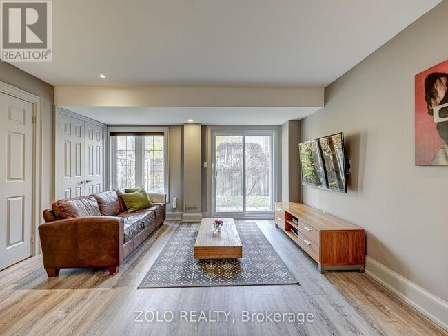 Building Photo - 8 Burgon Pl