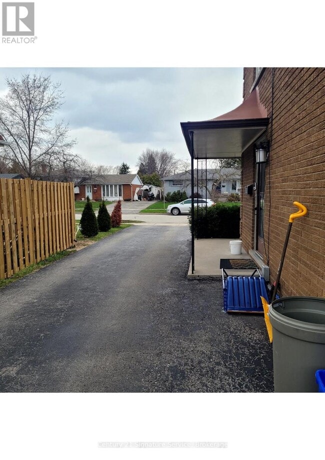 Building Photo - 1374 Charles Dr