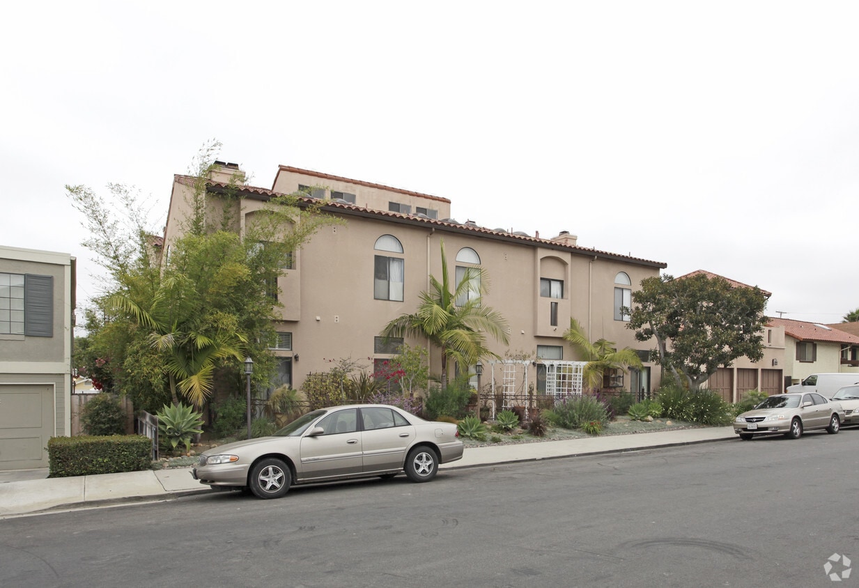 Building Photo - 3744 Arnold Ave