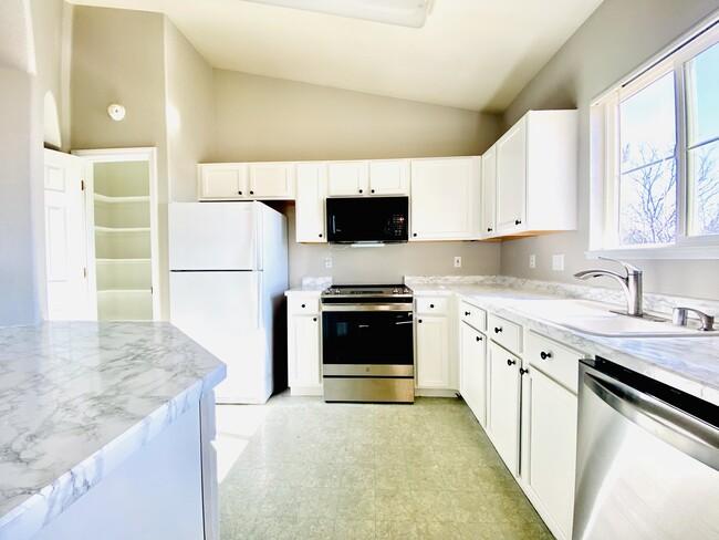 Building Photo - 3770 Strawberry Field Grove