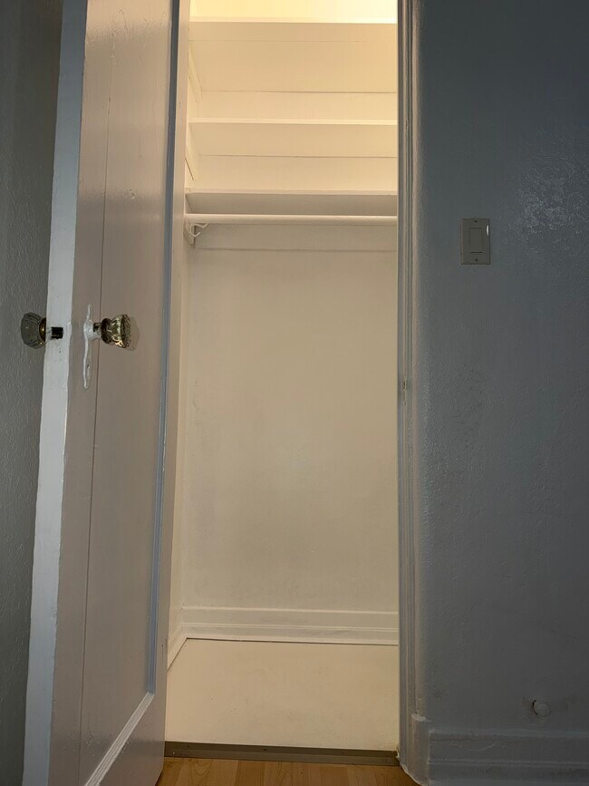 Foto del edificio - 1267 S Dunsmuir Ave