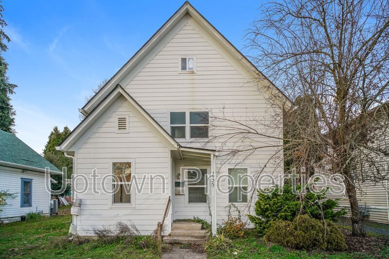 Foto principal - 135 NE Jackson St